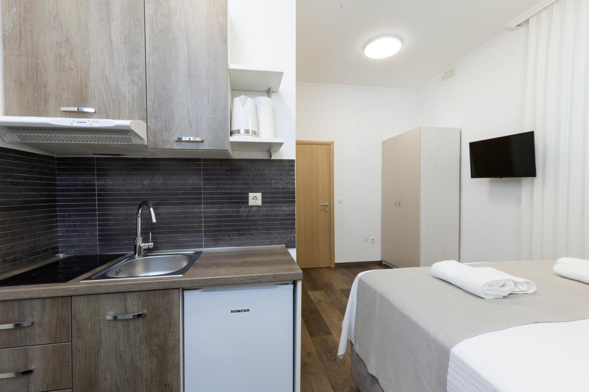 Split Varos Inn Eksteriør billede