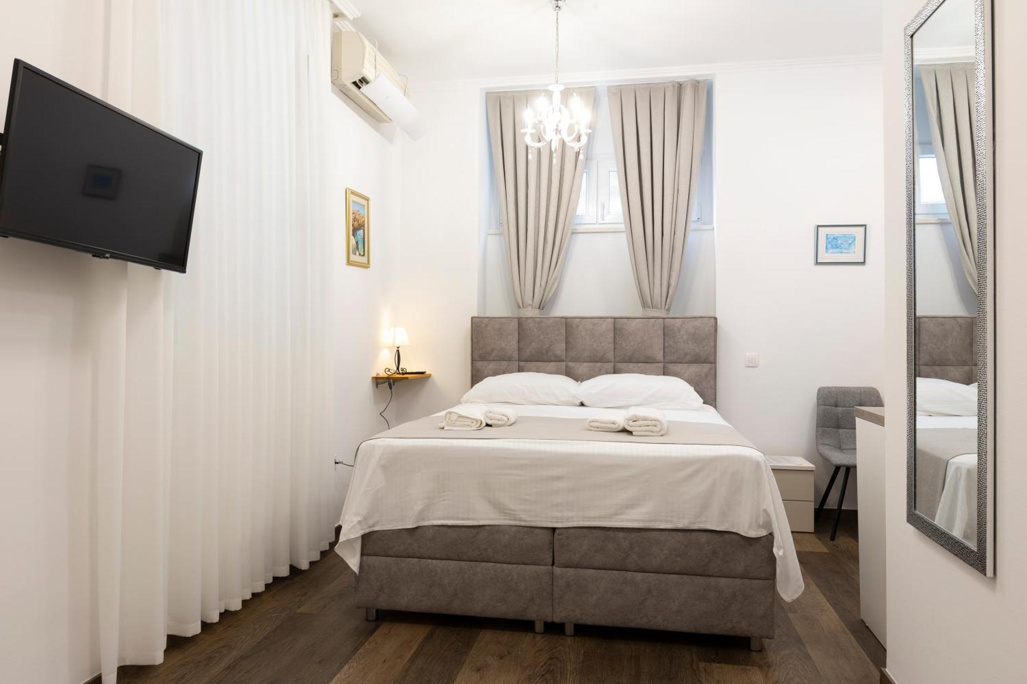 Split Varos Inn Eksteriør billede